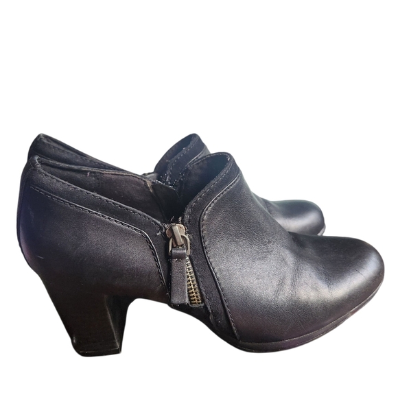 CLARKS Heeled Ankle Boots Zip-Up Black Women's 8M Leather Fall - Picture 6 of 8